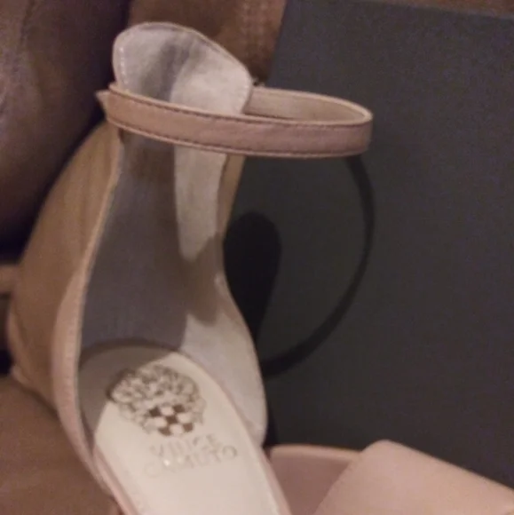Vince Camuto Women's Nude Heels - Picture 7 of 7